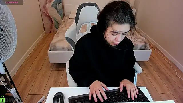 Snapshot of Trisha_Moore chatting on July 19, 2026, 1:09 am Trisha Moore online show from July 19, 2026, 1:09 am