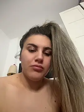 Snapshot of SensualQueenX chatting on May 4, 2026, 10:06 pm SensualQueenX online show from May 4, 2026, 10:06 pm