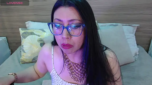 Snapshot of FranciscaVera chatting on June 10, 2026, 8:52 pm FranciscaVera online show from June 10, 2026, 8:52 pm
