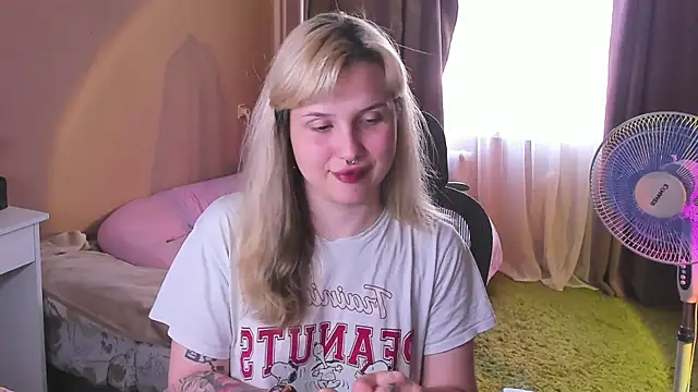 hellfirekiss online show from June 26, 2026, 9:35 am