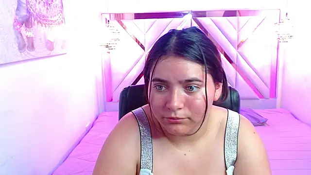 Laurha  online show from May 15, 2026, 7:54 pm