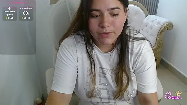 Laurha  online show from May 21, 2026, 7:43 pm
