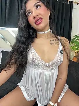 SabrinaX X online show from May 4, 2026, 9:33 pm
