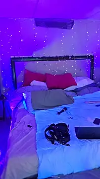 luv2cum2gether25 online show from June 26, 2026, 5:23 am