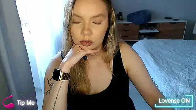 PolinaXXXXXJones online show from May 15, 2026, 2:46 pm