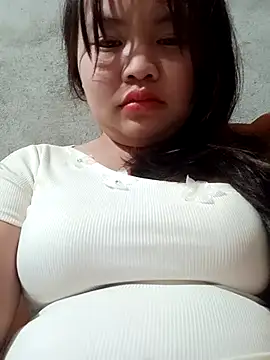 Lily Henry online show from May 5, 2026, 2:47 pm