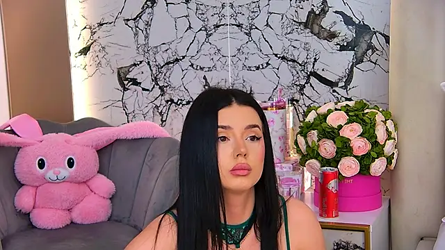 DaisyAmour online show from June 18, 2026, 6:56 pm