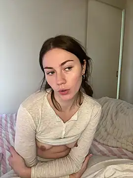 daisycollins online show from June 28, 2026, 4:18 am