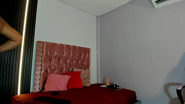 aisha moore online show from August 5, 2026, 7:28 pm