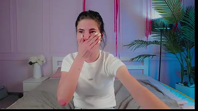 Snapshot of Emily_xoo chatting on May 27, 2026, 1:57 am Emily xoo online show from May 27, 2026, 1:57 am