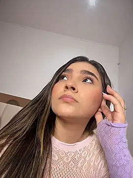 Mia Rodriguezz  online show from June 21, 2026, 3:42 am