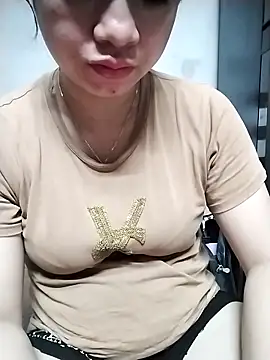 Girl lovebaby online show from May 19, 2026, 7:47 am