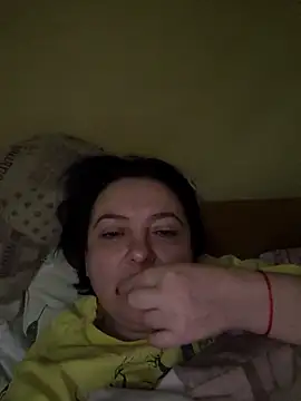 Snapshot of EmmaEmmy40 chatting on May 6, 2026, 6:13 pm EmmaEmmy40 online show from May 6, 2026, 6:13 pm