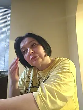 Snapshot of EmmaEmmy40 chatting on May 8, 2026, 5:40 pm EmmaEmmy40 online show from May 8, 2026, 5:40 pm