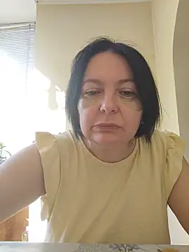 Snapshot of EmmaEmmy40 chatting on May 17, 2026, 5:49 am EmmaEmmy40 online show from May 17, 2026, 5:49 am
