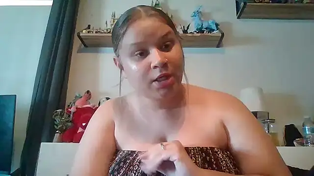 prettybabygurl04 online show from May 4, 2026, 8:16 pm