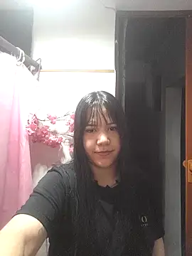 Snapshot of RoxieVander chatting on July 7, 2026, 7:23 am RoxieVander online show from July 7, 2026, 7:23 am