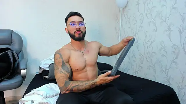 Axel power  online show from May 13, 2026, 3:15 am