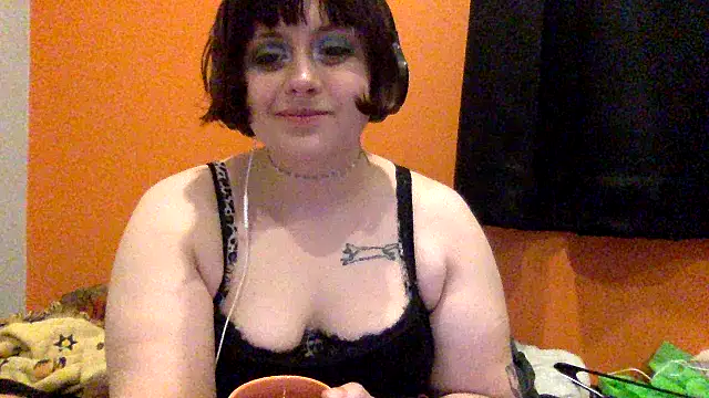 moniqueisalovergirl online show from May 7, 2026, 6:41 am