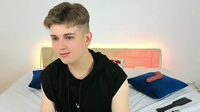 Miless Cooper online show from June 18, 2026, 3:51 am
