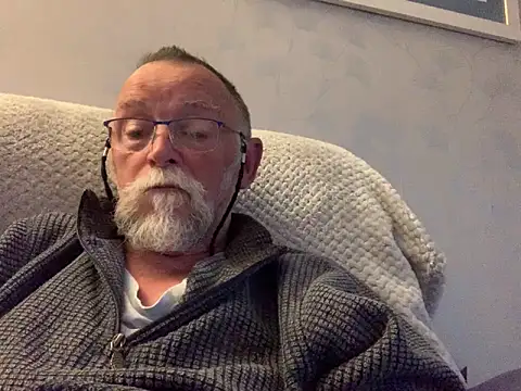 Snapshot of Moonraker64 chatting on May 7, 2026, 7:30 pm Moonraker64 online show from May 7, 2026, 7:30 pm