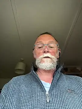 Snapshot of Moonraker64 chatting on May 8, 2026, 7:36 am Moonraker64 online show from May 8, 2026, 7:36 am
