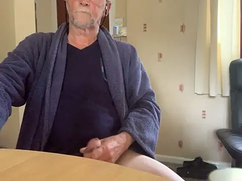 Snapshot of Moonraker64 chatting on May 13, 2026, 6:11 am Moonraker64 online show from May 13, 2026, 6:11 am