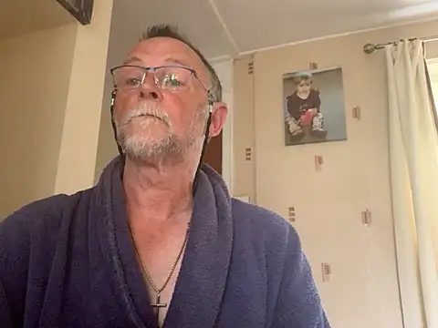 Snapshot of Moonraker64 chatting on May 31, 2026, 7:48 am Moonraker64 online show from May 31, 2026, 7:48 am