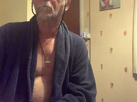 Snapshot of Moonraker64 chatting on June 12, 2026, 4:11 am Moonraker64 online show from June 12, 2026, 4:11 am