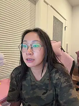 petiteTai online show from June 13, 2026, 3:26 am