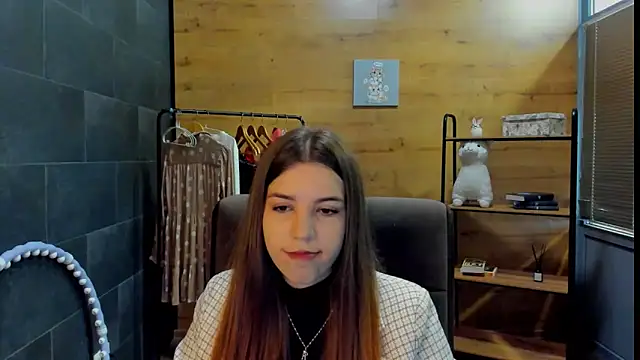 RuthhCox online show from May 18, 2026, 9:37 am