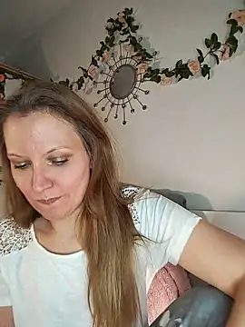 Candy Cougar online show from May 20, 2026, 8:09 am