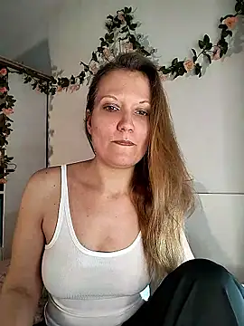 Candy Cougar online show from May 25, 2026, 6:52 am