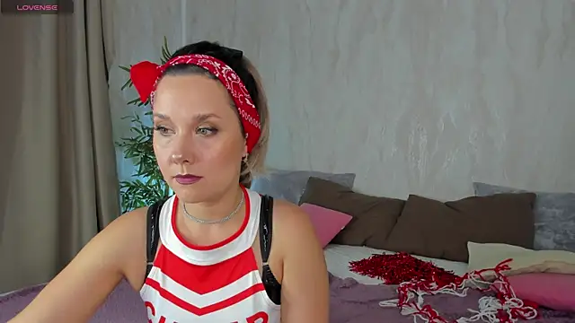 Snapshot of Nikki_Mi1k chatting on July 10, 2026, 5:15 pm Nikki Mi1k online show from July 10, 2026, 5:15 pm