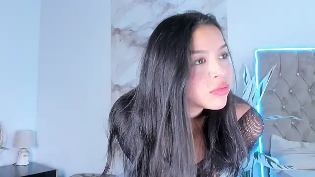 Clara4w online show from June 21, 2026, 12:08 pm