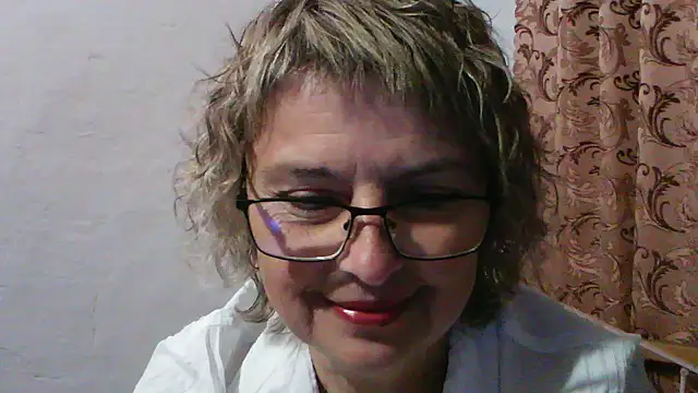 ElizabethGorden online show from June 17, 2026, 6:42 pm