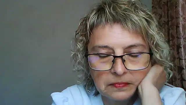 ElizabethGorden online show from June 24, 2026, 1:43 pm