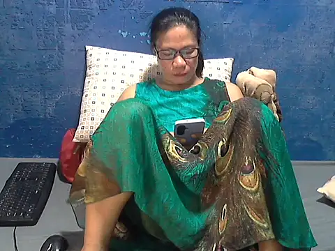 hotchilimom online show from May 21, 2026, 11:06 am