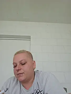 Lady Peggi online show from June 9, 2026, 6:25 am