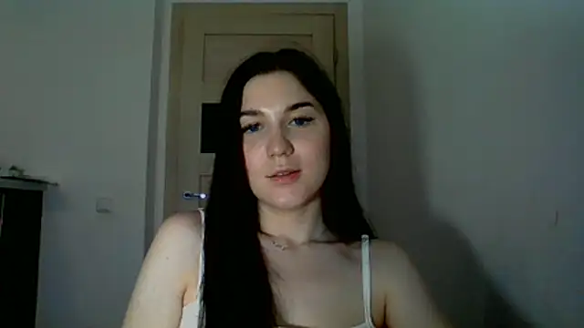 Katiee Foxi online show from June 15, 2026, 6:43 pm