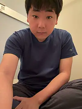 YuuYuu 010 online show from May 8, 2026, 11:54 pm
