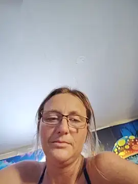 Queenle91 online show from May 17, 2026, 8:49 pm