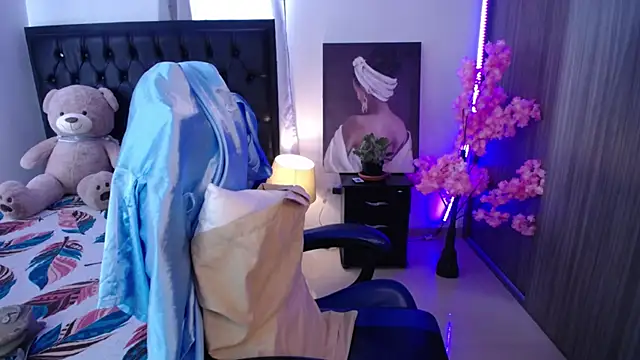 MarQueen1  online show from May 10, 2026, 12:43 pm