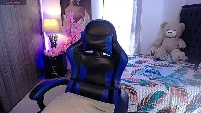 MarQueen1  online show from May 11, 2026, 4:04 pm