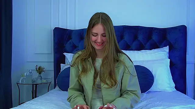 SofiaSarvains online show from June 2, 2026, 6:43 pm