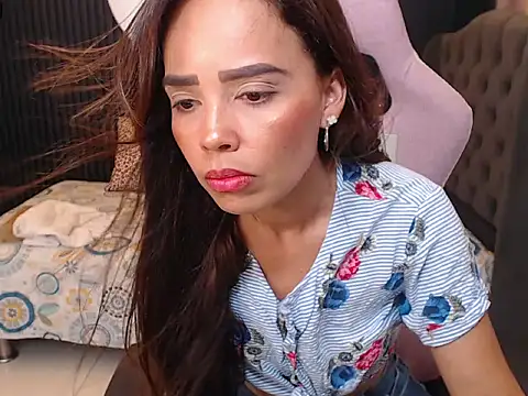 naomis 36 online show from May 4, 2026, 6:59 pm