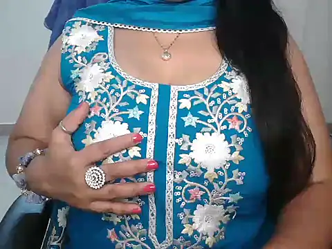 Yanshi23 online show from August 3, 2026, 3:49 pm