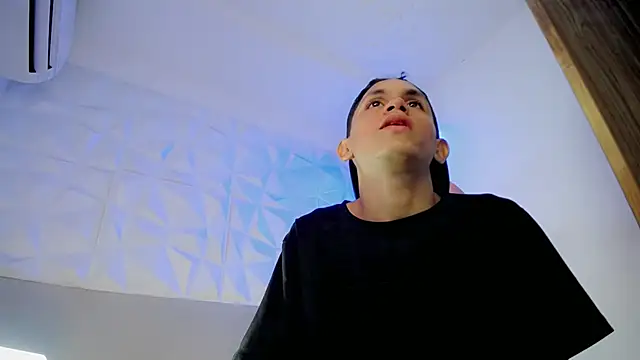 Snapshot of sombra_18 chatting on July 22, 2026, 2:03 am sombra 18 online show from July 22, 2026, 2:03 am