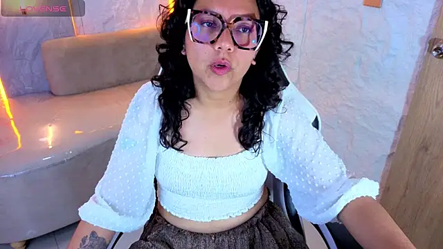 Violeta Moon Tx online show from May 6, 2026, 10:59 pm