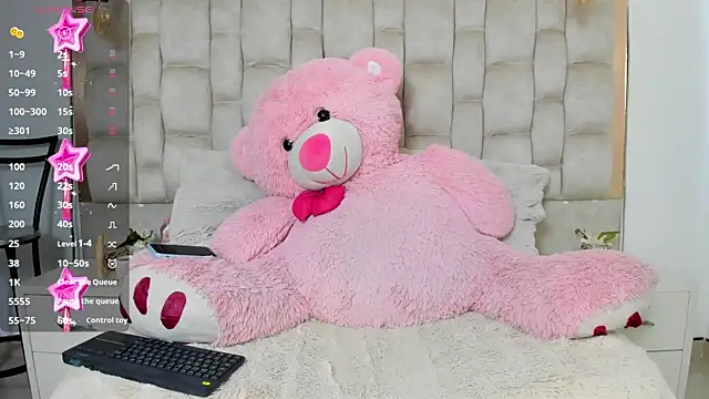 Snapshot of MaddyReyes chatting on June 18, 2026, 7:40 pm MaddyReyes online show from June 18, 2026, 7:40 pm